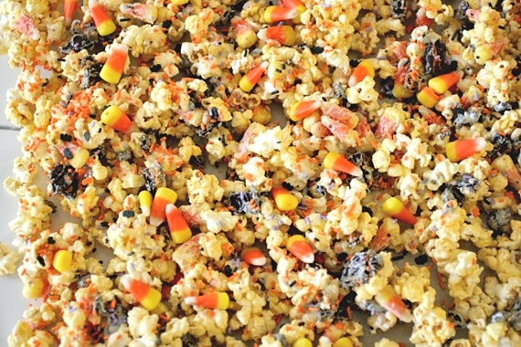 Halloween Oreo Popcorn 2